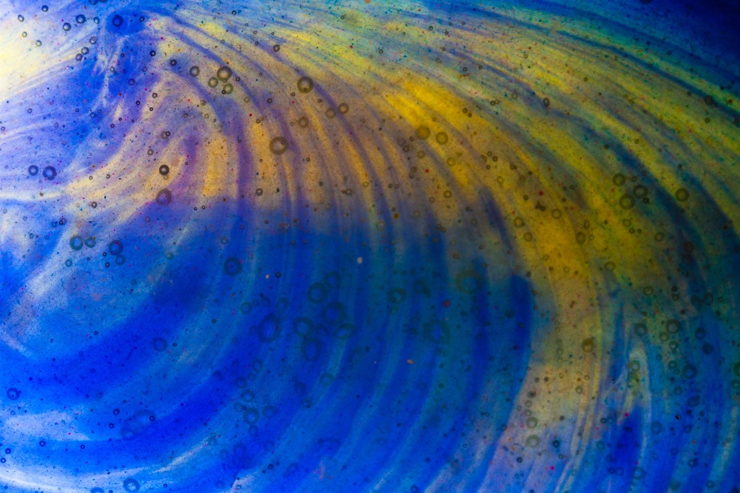 Fluid Simulation — Abstract Art Direction